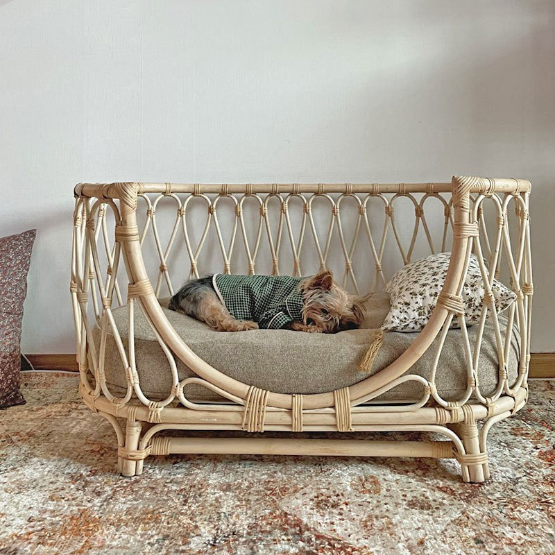 Cama en alto de Rattan hecha a mano Pawsessence Accesorio