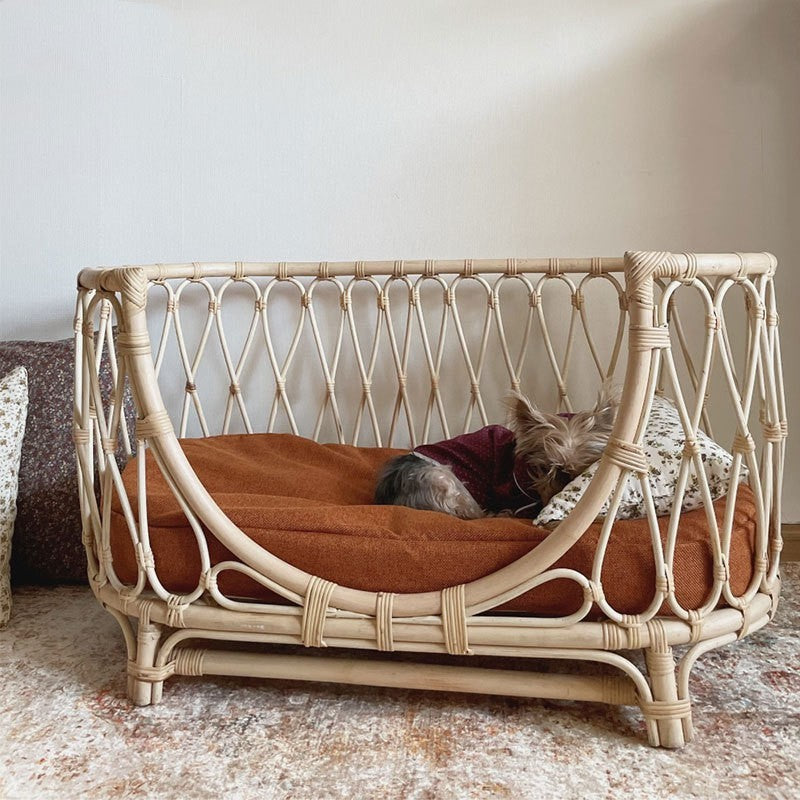 Cama en alto de Rattan hecha a mano Pawsessence Accesorio